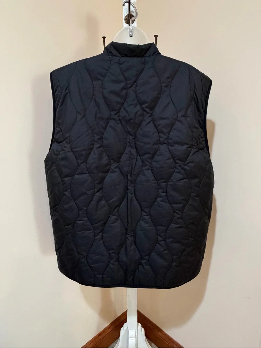 NEW NATIONAL GEOGRAPHIC FROM DISNEY PARKS FULL ZIP VEST IN BLACK SIZE LARGE